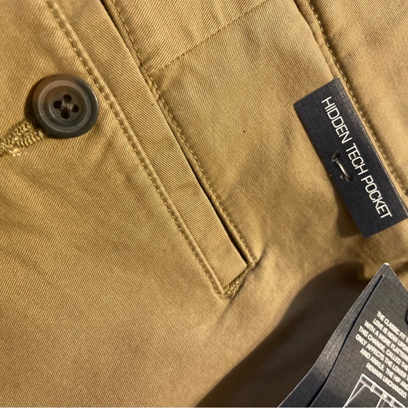 Roundtree & Yorke Other - NWT Roundtree & Yorke mens Perfect Chino pants.